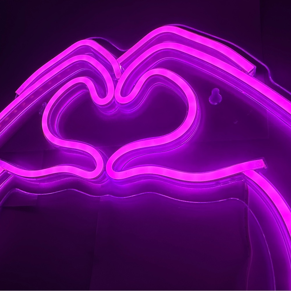 LED Heart Hands Neon Wall Sign - Picture 3 of 5